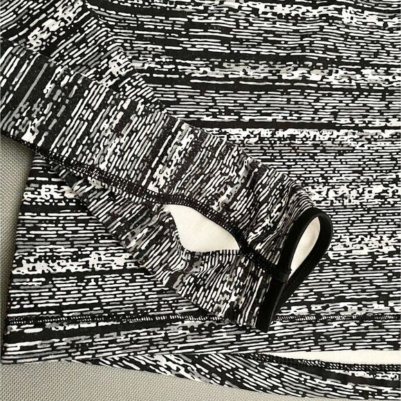 Nike Long Sleeve Active Top Womens XS High Neck Black White Half Zip Dri Fit - Picture 4 of 8